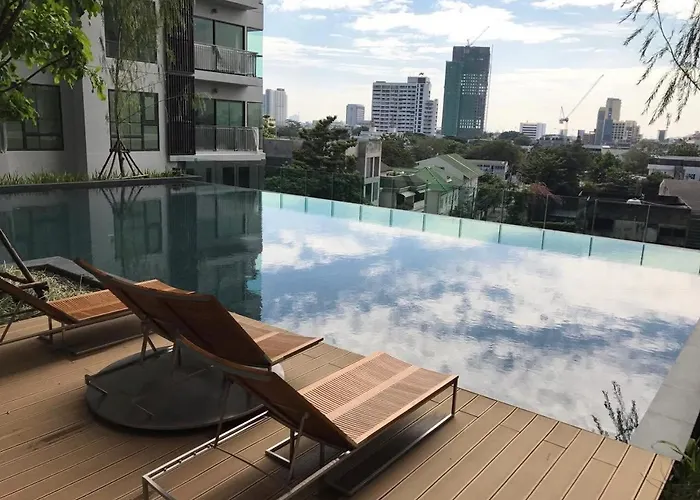 Thonglor Bts Smart Tv Center